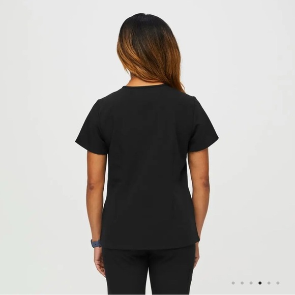 Figs Catarina One-Pocket Black Scrub Top™ Technical Collection Size XL. - Picture 2 of 6